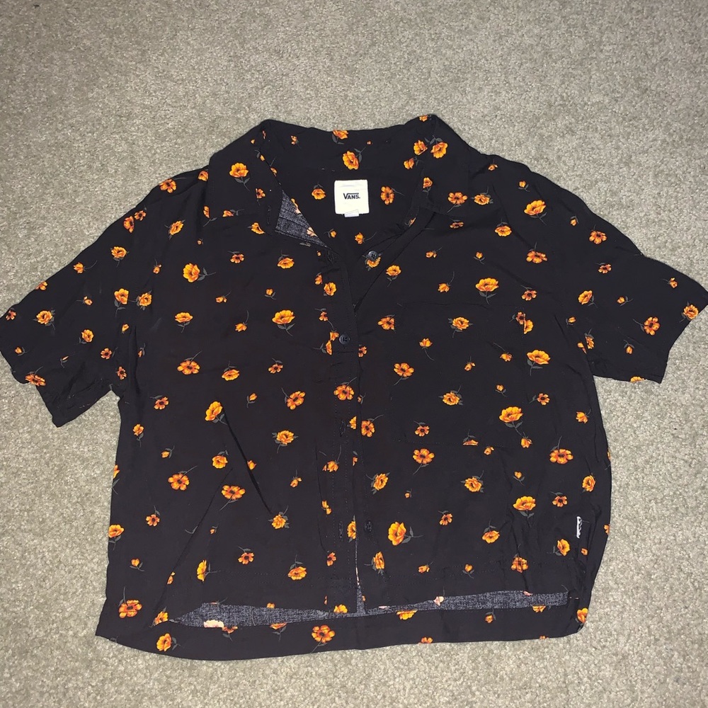 ⭐️VANS cropped button-up⭐️